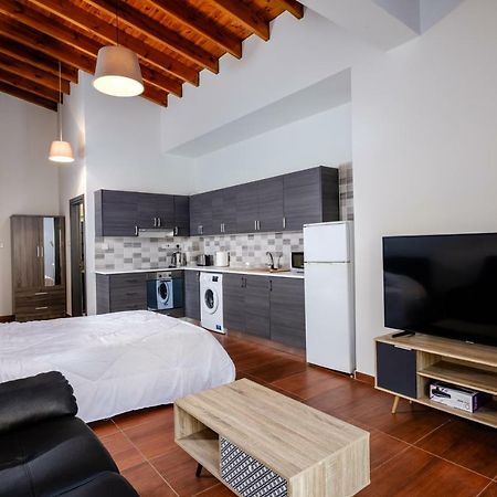 The Loft Studio Apartment Larnaca Bagian luar foto