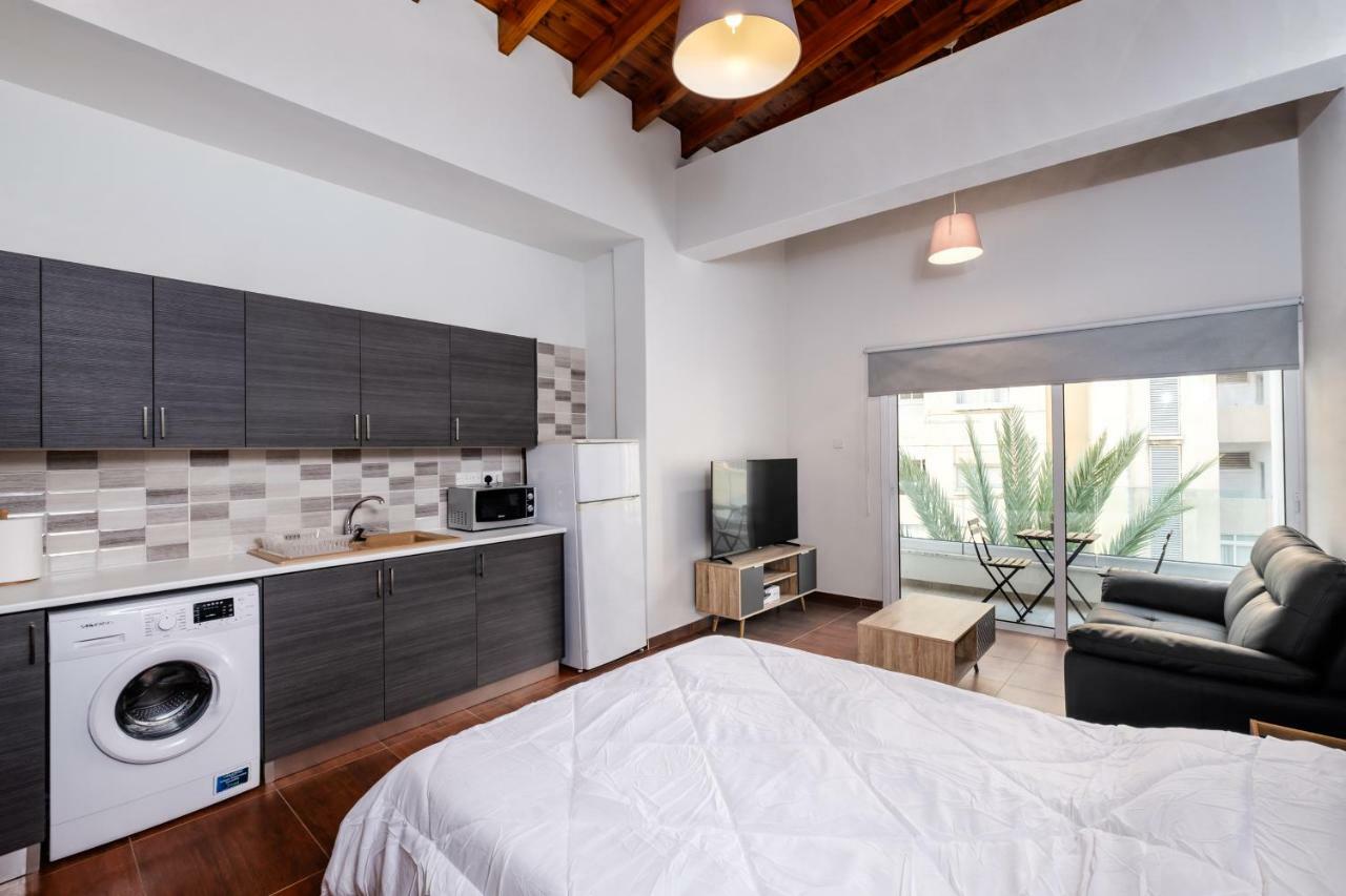 The Loft Studio Apartment Larnaca Bagian luar foto