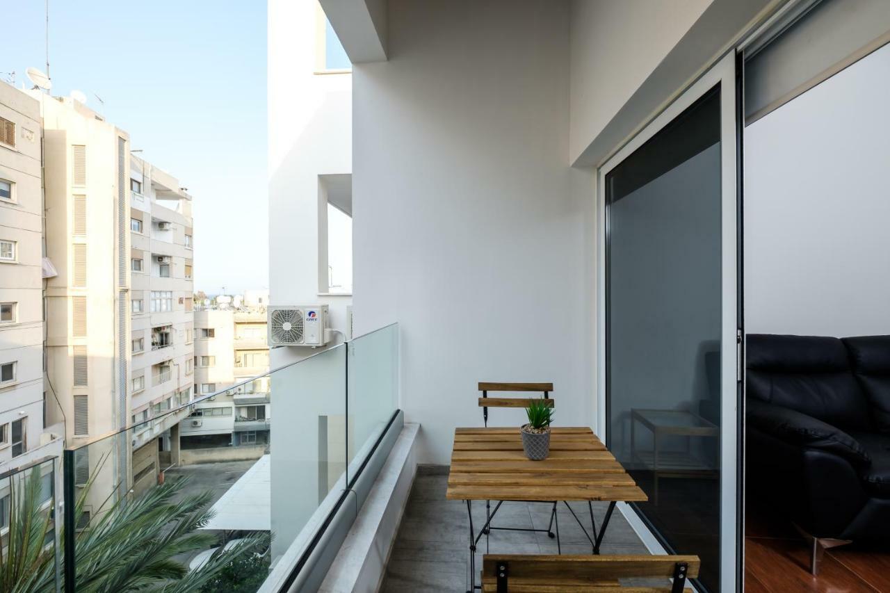 The Loft Studio Apartment Larnaca Bagian luar foto